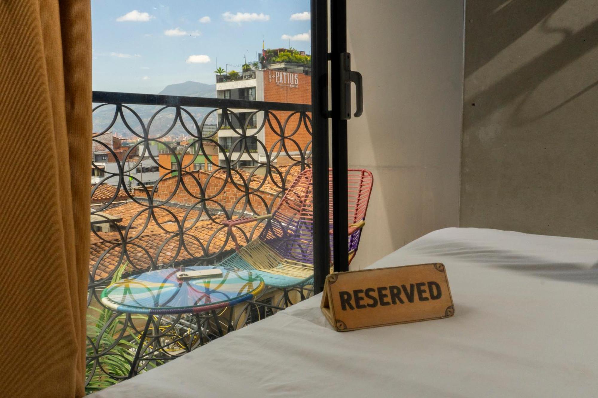 Los Patios Hostel メデジン エクステリア 写真