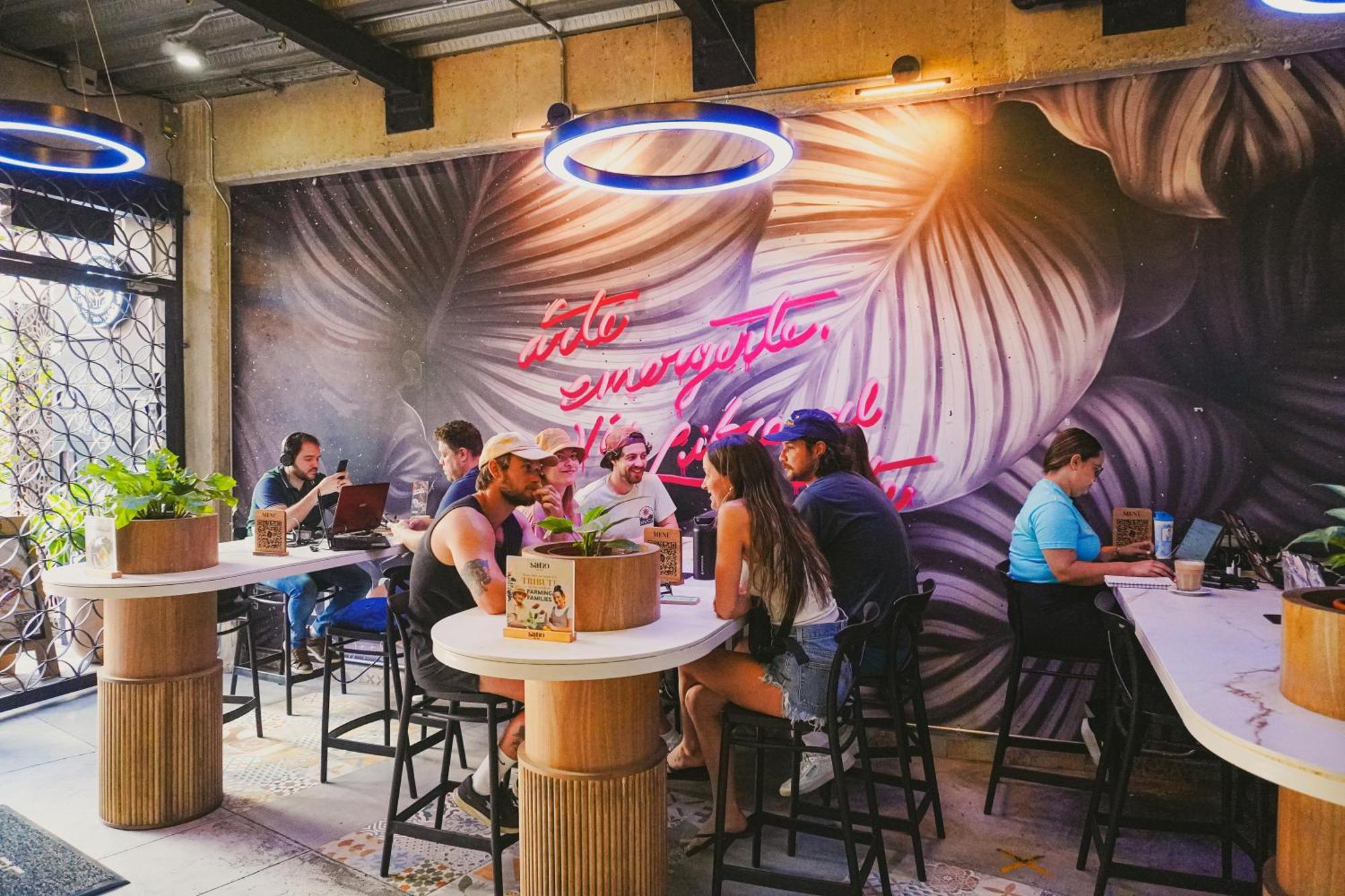 Los Patios Hostel メデジン エクステリア 写真